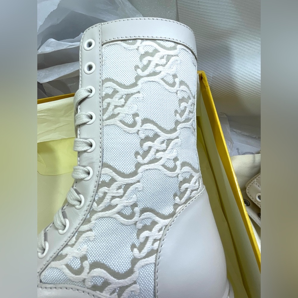 Fendi Karligraphy Cream Combat Boots. NWB.Minor Flaws. - Picture 9 of 17